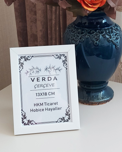 13x18 cm Beyaz Fotoğraf Çerçevesi! Ahşap Ayaklı Pvc Camlı Dekoratif Masaüstü Çerçeve! - 0