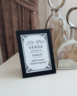 13x18 cm Siyah Fotoğraf Çerçevesi! Ahşap Ayaklı Pvc Camlı Dekoratif Masaüstü Çerçeve! 