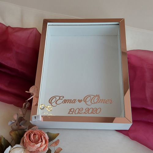 30x40 Cm Derin Beyaz-Rose İsimli! Özel Gün Çiçekleri Için Anı Çerçevesi! Derin Çerçeve Ledli! - 1